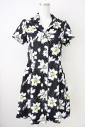 axes femme / 花柄レトロシャツワンピース  黒Ｘ白 T-25-04-21-013-AX-OP-SA-ZI