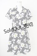 axes femme / 花柄レトロシャツワンピース  黒Ｘ白 T-25-04-21-013-AX-OP-SA-ZI