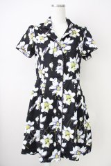 axes femme / 花柄レトロシャツワンピース  黒Ｘ白 T-25-04-21-013-AX-OP-SA-ZI