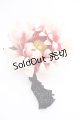 WONDERFUL WORLD / ビーズタッセル付き菊コサージュ  ホワイト T-25-04-25-010-LO-ZA-SA-ZT