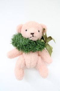 WONDERFUL WORLD / リース被りクマコサージュ  ピンク×グリーン T-25-04-26-013-LO-ZA-SA-ZT323