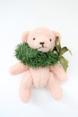 画像1: 【SALE】WONDERFUL WORLD / リース被りクマコサージュ  ピンク×グリーン T-25-04-26-013-LO-ZA-SA-ZT323 (1)