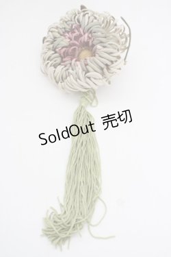 画像1: WONDERFUL WORLD / タッセル付き菊コサージュ  グリーン T-25-04-26-002-LO-ZA-SA-ZT
