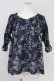 画像1: axes femme POETIQUE / ドロップショルダーフリルブラウス  ネイビー T-25-05-16-005-AX-BL-SA-ZT (1)