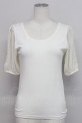 Emily Temple cute / シースルーパフ袖カットソー  アイボリー T-25-06-06-008-ET-TO-SA-ZT