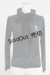 Jane Marple / JM刺繍ハイネックZIPトップス  黒 T-25-06-09-021-JM-TO-SA-ZT019