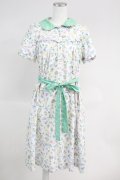 Jane Marple / おもちゃ総柄半袖ワンピース  白Ｘグリーン T-25-06-09-032-JM-OP-SA-ZT