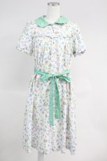 画像1: Jane Marple / おもちゃ総柄半袖ワンピース  白Ｘグリーン T-25-06-09-032-JM-OP-SA-ZT151 (1)