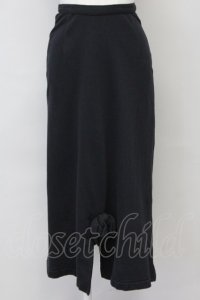 INGEBORG / 裾リボンカットスカート  ブラック T-25-06-21-015-LO-SK-SA-ZT373