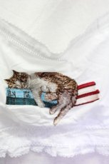 画像6: PINK HOUSE / 書斎の猫たち刺繍入りローンブラウス  アイボリー T-25-06-23-002-LO-BL-SA-ZS (6)