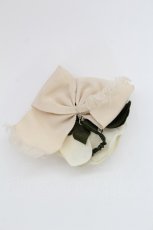 画像2: KANEKO ISAO / カメリアリボンコサージュ  シロ×ベージュ T-25-06-28-017-EL-ZA-OW-ZT432-F004 (2)
