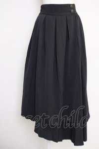 axes femme / ダブルプリーツアシメスカート  黒 T-25-07-05-017-AX-SK-SA-ZI