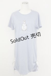 axes femme / 香水瓶プリントTシャツワンピース  青 T-25-07-09-008-AX-OP-SA-ZI