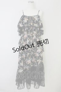 axes femme / フラワーシャワープリントワンピース  黒 T-25-07-09-025-AX-OP-SA-ZI