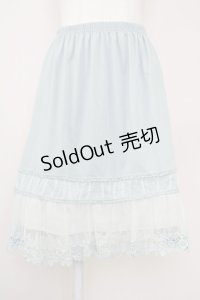 axes femme / 裾モチーフレース使いペチスカート  サックス T-25-07-10-003-AX-SK-SA-ZI