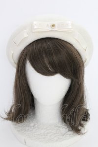 m petit by misako / NINA’Sコラボカメオリボンベレー  アイボリー T-25-07-14-028-LO-AC-OW-ZT