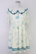 Fi.n.t / メリーゴーランド柄シフォン半袖ワンピース  オフ T-25-07-17-030-CA-OP-HI-ZT