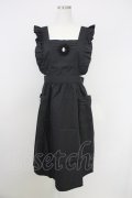 axes femme / カメオ付きフリルエプロン  黒 T-25-07-24-047-AX-ZA-SA-ZT
