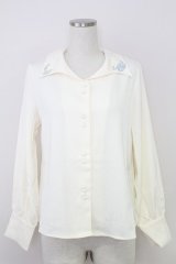 an another angelus / カリグラフィーローズ刺繍衿ブラウス  オフホワイト T-25-07-24-006-CA-BL-SA-ZI