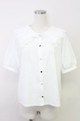 axes femme / アソートボタンビッグ襟ブラウス  ホワイト T-25-07-31-003-AX-BL-SA-ZT