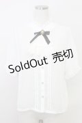 axes femme / カメオ×ジャボブローチ付ブラウス  ホワイト T-25-07-31-004-AX-BL-SA-ZT
