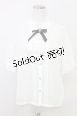 axes femme / カメオ×ジャボブローチ付ブラウス  ホワイト T-25-07-31-004-AX-BL-SA-ZT