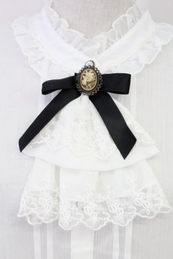 画像3: axes femme / カメオ×ジャボブローチ付ブラウス  ホワイト T-25-07-31-004-AX-BL-SA-ZT