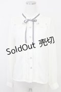 axes femme POETIQUE / 巻き薔薇デザインフリルブラウス  アイボリー T-25-07-31-005-AX-BL-SA-ZT