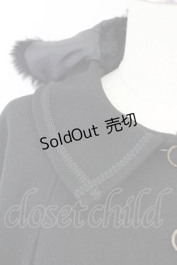 画像4: axes femme / ファー襟付ケープコート  ブラック T-25-07-31-001-AX-JA-SA-ZT-C002