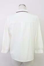 画像2: axes femme / カメオブローチ付シフォンブラウス  アイボリー T-25-07-31-006-AX-BL-SA-ZT367 (2)