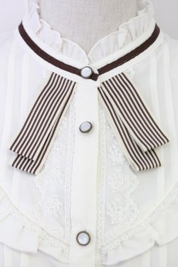 画像4: axes femme / カメオブローチ付シフォンブラウス  アイボリー T-25-07-31-006-AX-BL-SA-ZT
