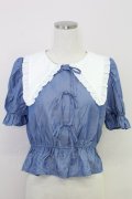 axes femme POETIQUE / ビッグフリル襟リボンブラウス  サックスＸ白 T-25-07-31-008-AX-BL-SA-ZT