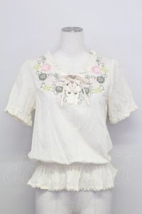 axes femme / 胸元刺繍編み上げトップス  アイボリー T-25-08-12-002-AX-TO-SA-ZT