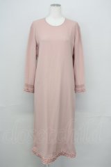 KANEKO ISAO / ノーカラー裾袖フリルロングワンピース  ピンク T-25-08-24-012-EL-OP-SA-ZI