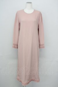 KANEKO ISAO / ノーカラー裾袖フリルロングワンピース  ピンク T-25-08-24-012-EL-OP-SA-ZI