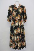 INGEBORG / 琵琶ベリー薔薇ブーケプリントワンピース  黒 T-25-08-24-018-LO-OP-SA-ZT