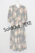 INGEBORG / 琵琶ベリー薔薇ブーケプリントワンピース  黒 T-25-08-24-018-LO-OP-SA-ZI