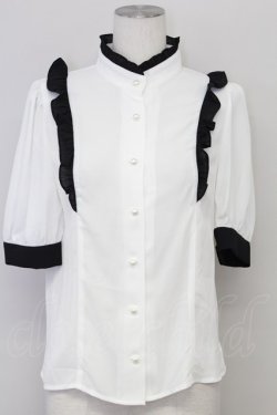 画像1: Jamie エーエヌケー / フリル立ち襟半袖ブラウス  白Ｘ黒 T-25-08-25-003-LO-TO-SA-ZT