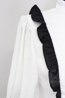画像3: Jamie エーエヌケー / フリル立ち襟半袖ブラウス  白Ｘ黒 T-25-08-25-003-LO-TO-SA-ZT