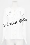 Amavel / クロス刺繍スクエア襟ブラウス  白Ｘ黒 T-25-08-27-001-CA-BL-SA-ZT