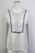 INGEBORG / カメリアワッペン刺繍デザインカットソー  グレー T-25-08-30-022-LO-TO-SA-ZT