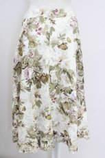 画像2: 【SALE】INGEBORG / 薔薇柄フレアスカート  アイボリー T-25-09-14-015-LO-SK-SA-ZT034 (2)