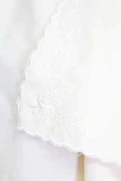 画像4: axes femme / バラ刺繍ラッフルフリルブラウス  アイボリー T-25-09-15-002-AX-BL-SA-ZI