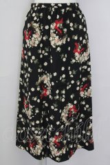 PINK HOUSE / 秋桜リースプリントスカート  黒Ｘ白Ｘ赤 T-25-09-26-028-LO-SK-SA-ZT439