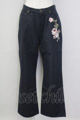 INGEBORG / 薔薇刺繍パンツ LL 黒Ｘピンク T-25-09-26-040-LO-PA-SA-ZT414
