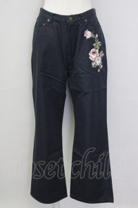 INGEBORG / 薔薇刺繍パンツ LL 黒Ｘピンク T-25-09-26-040-LO-PA-SA-ZT414