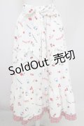 axes femme / ハローキティプリントスカート  アイボリー T-25-10-05-010-AX-SK-SA-ZI