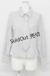 axes femme / チェック柄ネクタイ付きブラウス  グレー T-25-10-10-005-AX-BL-SA-ZT255