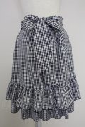 axes femme POETIQUE / リボン付バックフリルスカート  黒Ｘ白 T-25-10-16-009-AX-SK-SA-ZT