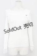 axes femme / ロゴ刺繍入オフショルニット  シロ T-25-10-17-007-AX-TO-SA-ZT265